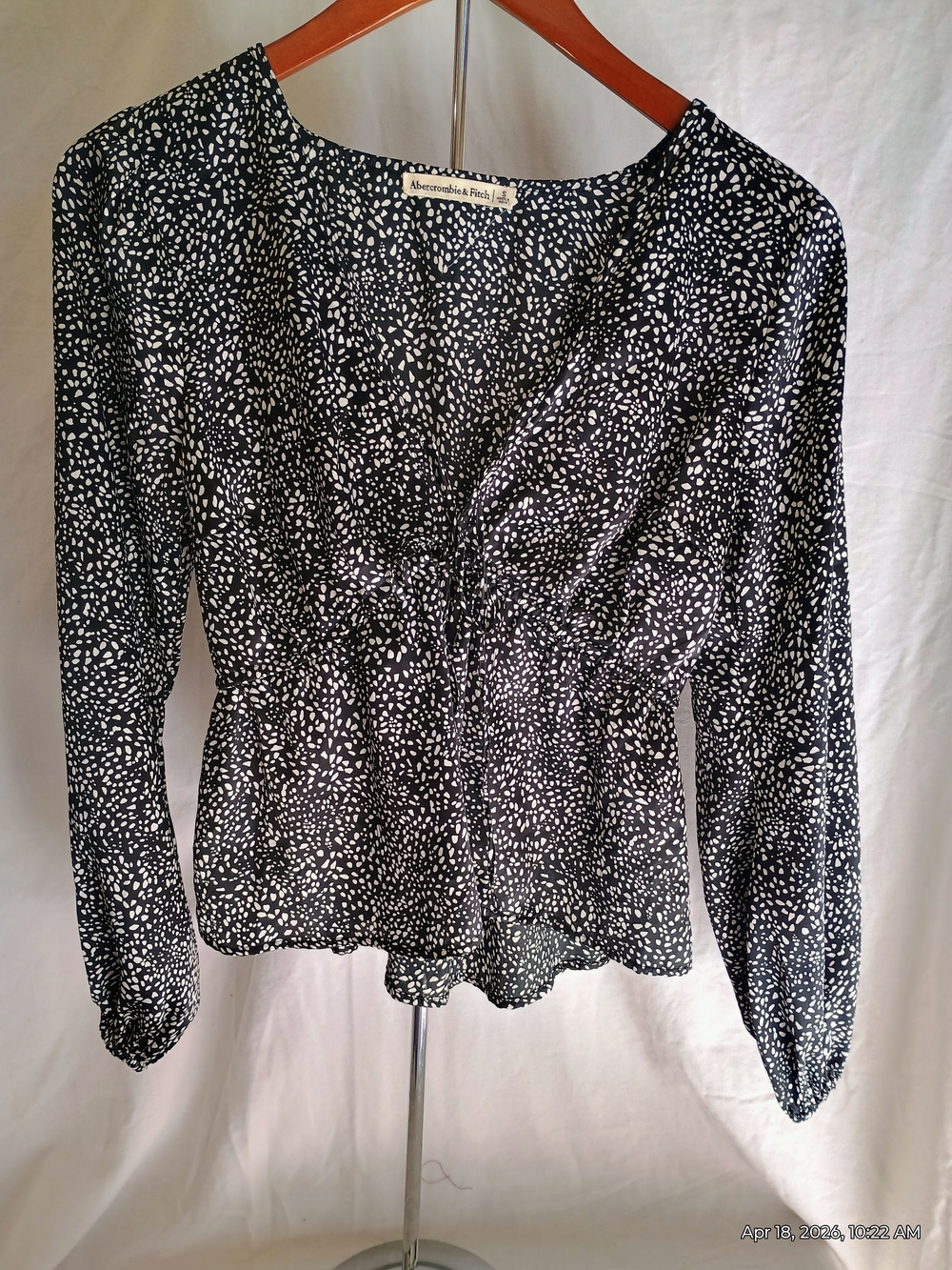Abercrombie & Fitch Black and White V-Neck Printed Blouse